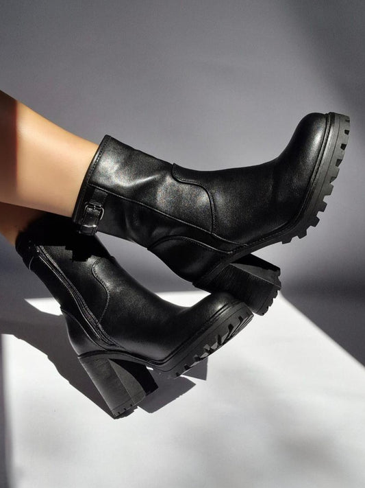 Black square heel notched ankle boots