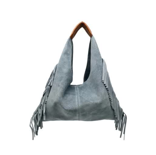 Sac Frange porté mains daim Bleu Ciel