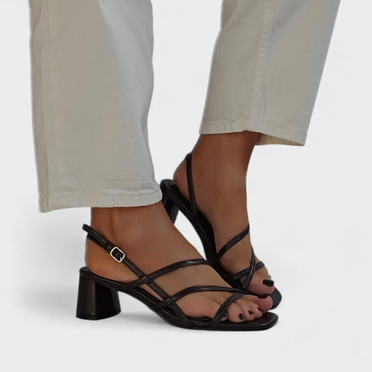 Sandales minimalistes à brides fines – Marron