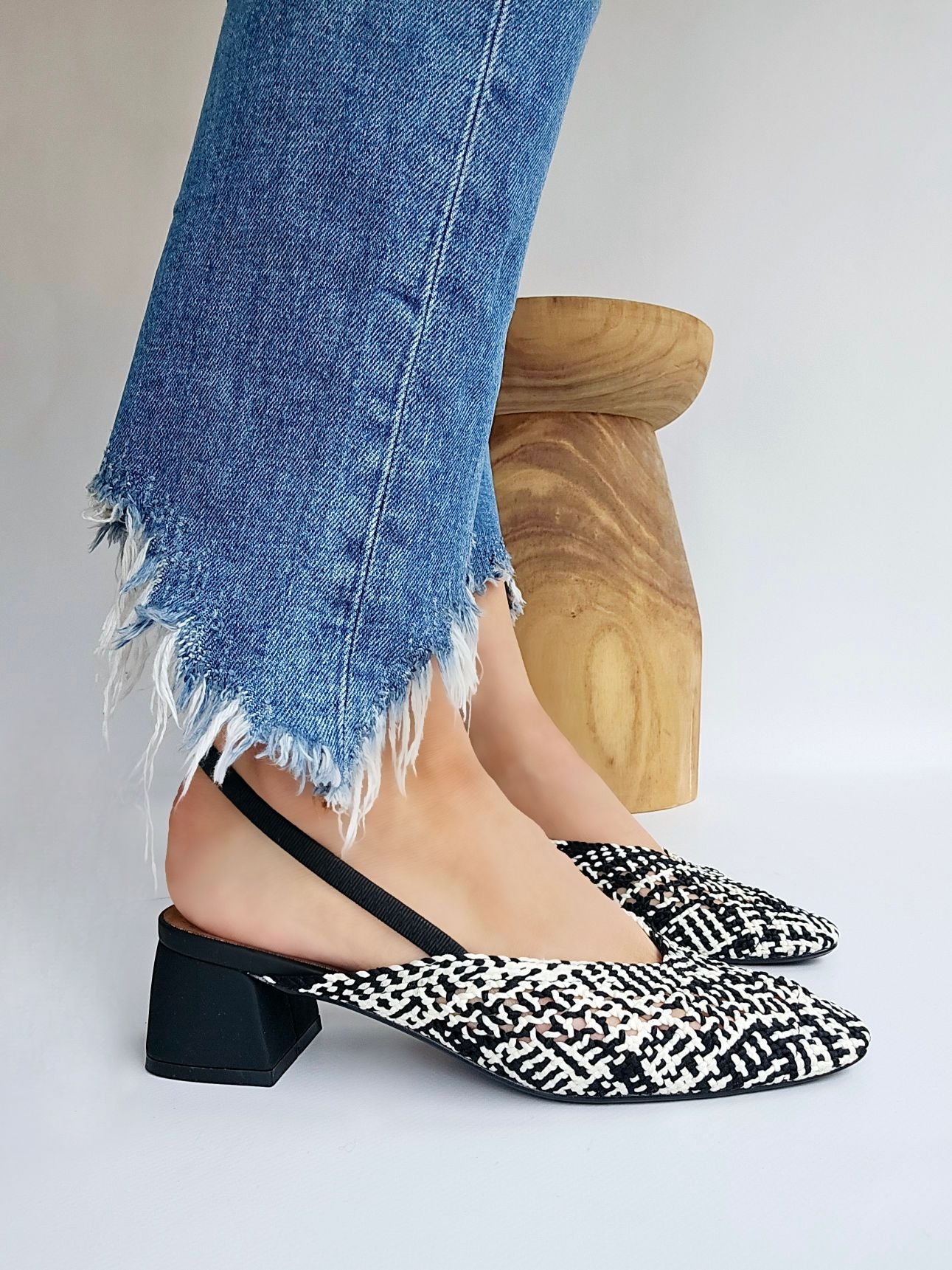 Slingbacks petit talon tressées Corina Noir & Blanc