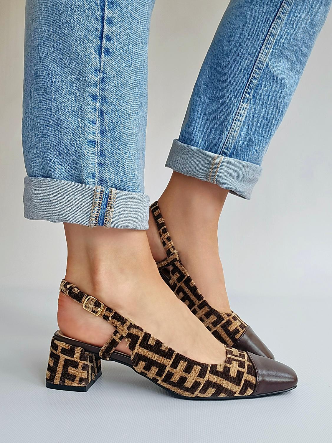 Escarpins slingback petit talon motif velours Marron