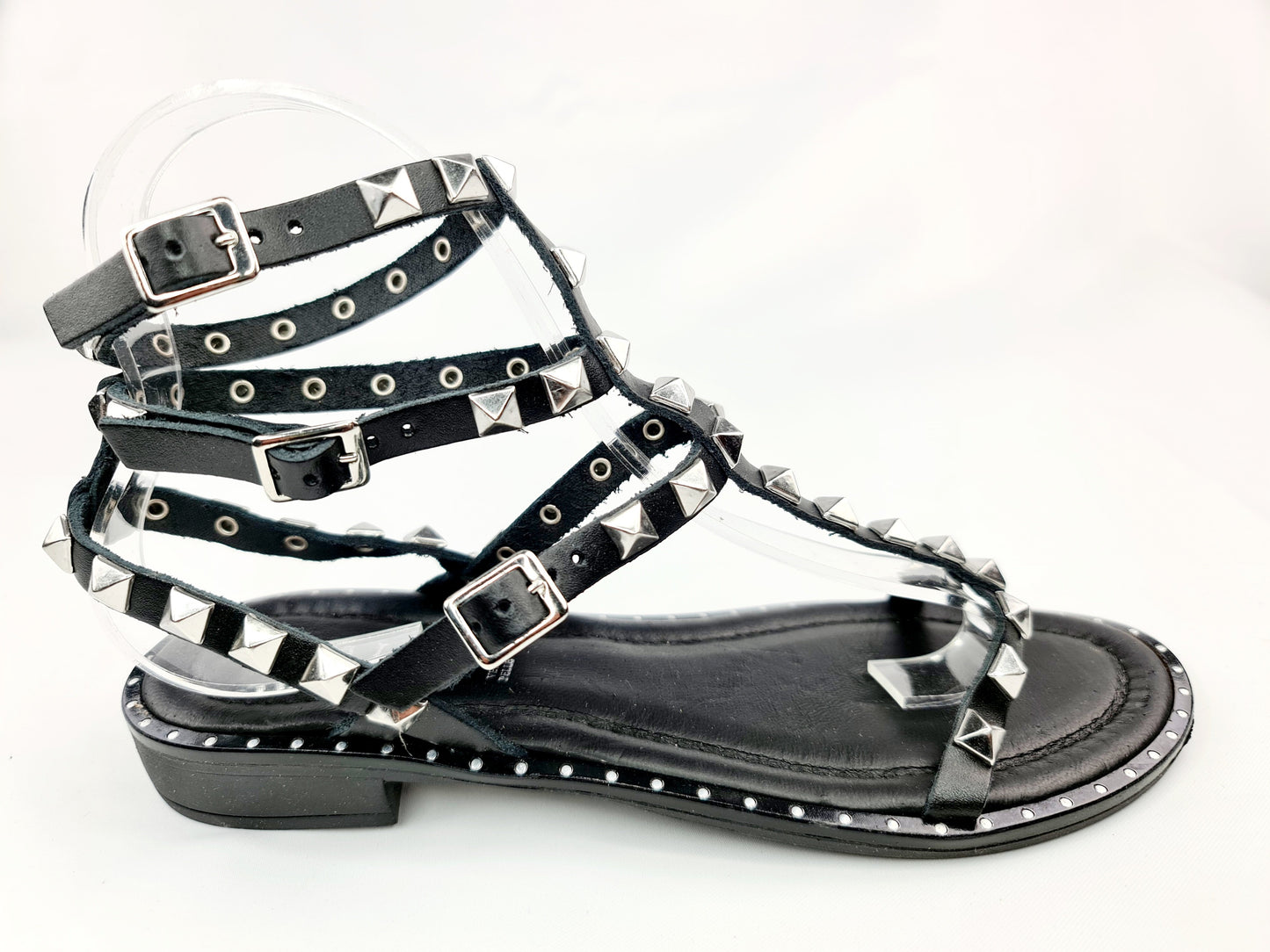 Donna Lucca black square stud sandals