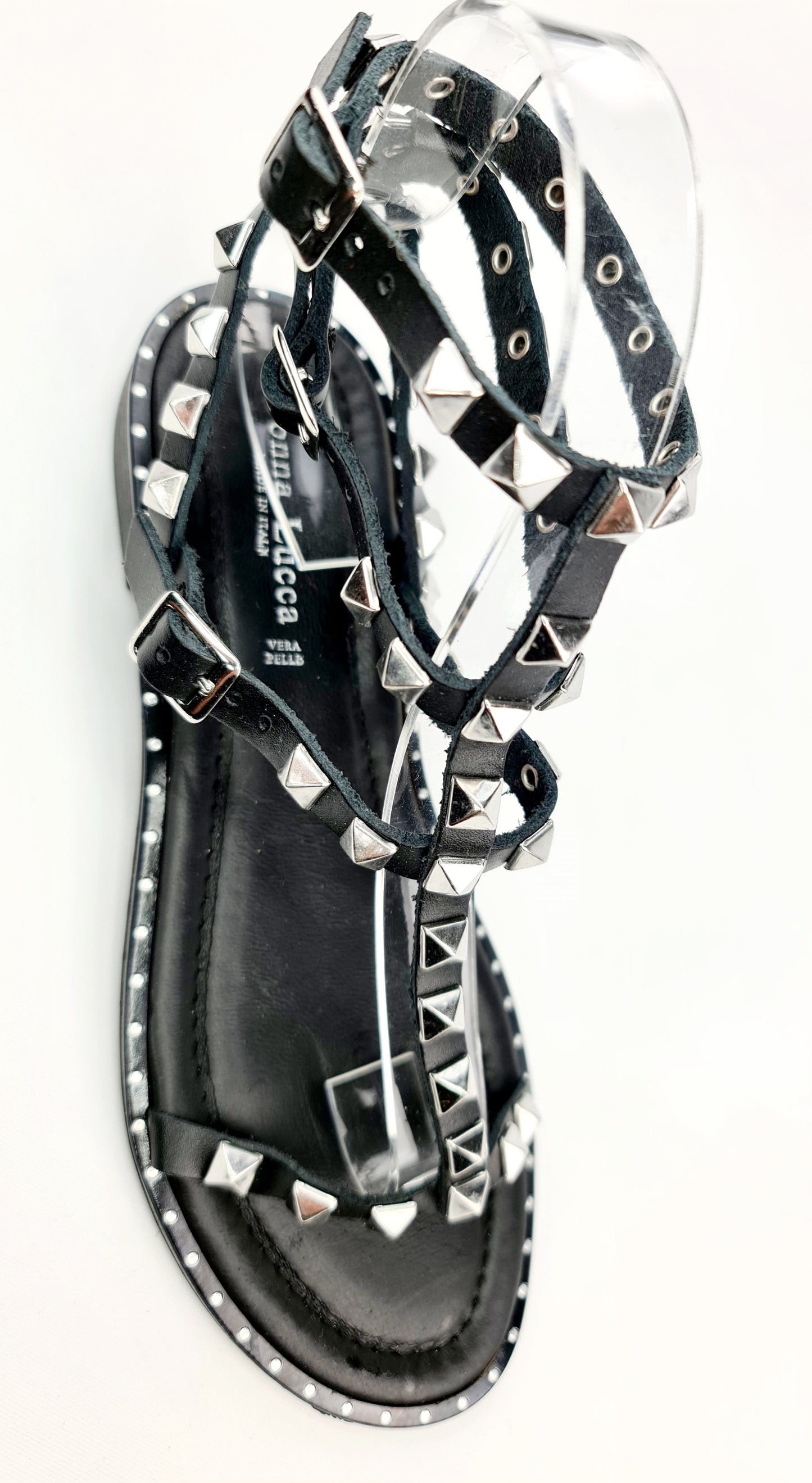 Donna Lucca black square stud sandals